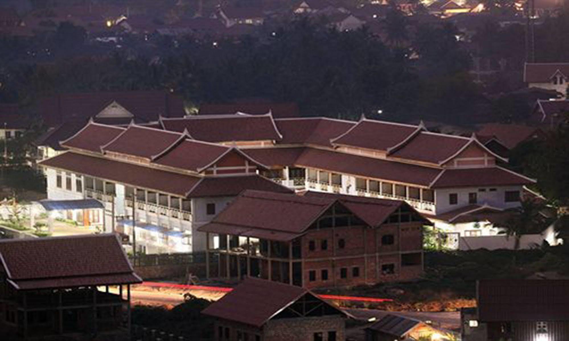 โรงแรมวันชนะ หลวงพระบาง ภายนอก รูปภาพ